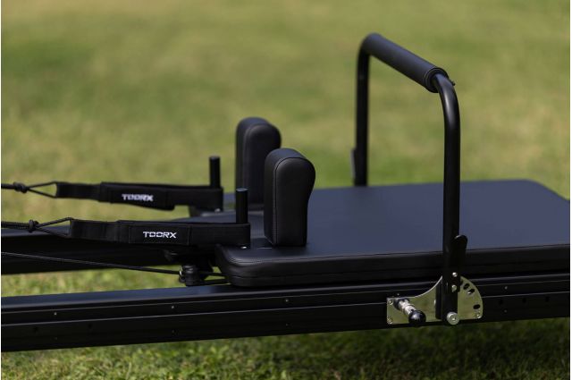 Pilates Reformer TOORX Liveness PTX-8000BP full track Alumin Black&Pearl Pilates Reformer TOORX Liveness PTX-8000BP full track Alumin Black&Pearl