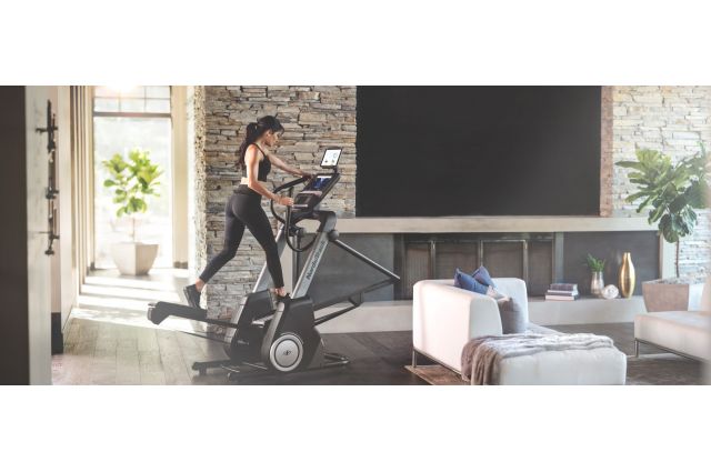 Elipsinis treniruoklis NORDICTRACK FREESTRIDER FS9i (prekė iš ekspozicijos) + iFit Coach Elipsinis treniruoklis NORDICTRACK FREESTRIDER FS9i (prekė iš ekspozicijos) + iFit Coach