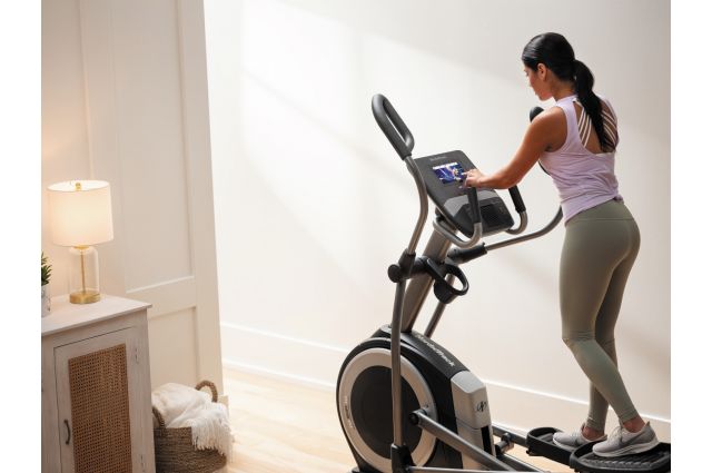 Elliptical machine NORDICTRACK COMMERCIAL 9.9 + iFit 1 year membership free damaged packaging Elliptical machine NORDICTRACK COMMERCIAL 9.9 + iFit 1 year membership free damaged packaging