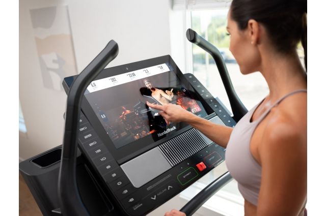 Bėgimo takelis NORDICTRACK COMMERCIAL X22i + iFit 30 dienų narystė, Bėgimo takelis NORDICTRACK COMMERCIAL X22i + iFit 30 dienų narystė