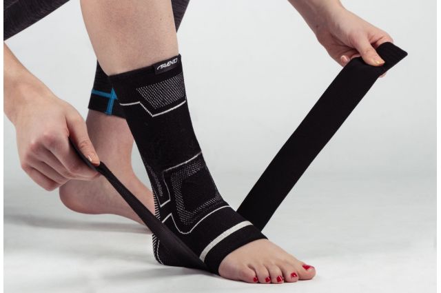 Ankle bandage AVENTO 44SG with elastic strap L/XL Ankle bandage AVENTO 44SG with elastic strap L/XL