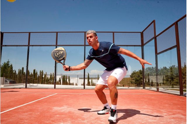 Padel bat Dunlop AERO-STAR PRO 16K Carbon 370g, Ramiro Moyano Padel bat Dunlop AERO-STAR PRO 16K Carbon 370g, Ramiro Moyano