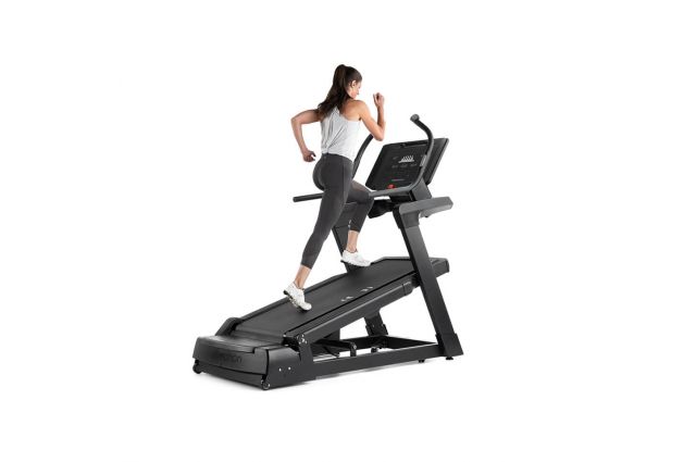 Bėgimo takelis FREEMOTION SMARTSERIES i10.9b Incline 220V Bėgimo takelis FREEMOTION SMARTSERIES i10.9b Incline 220V